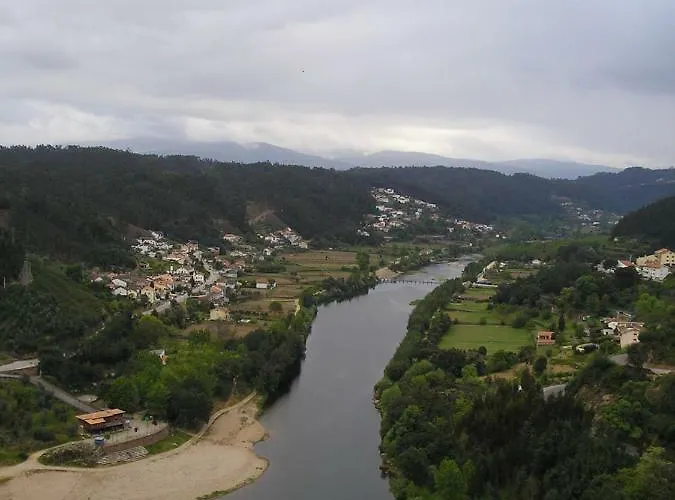 A Charming , Traditional At Quinta Da Ribeira *