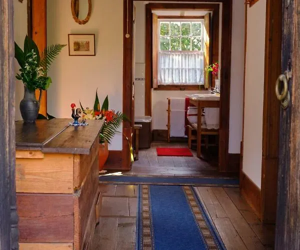 A Charming , Traditional At Quinta Da Ribeira *